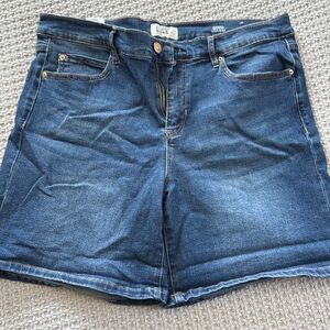 Women’s Jean shorts 5” inseam. Brand new, never worn